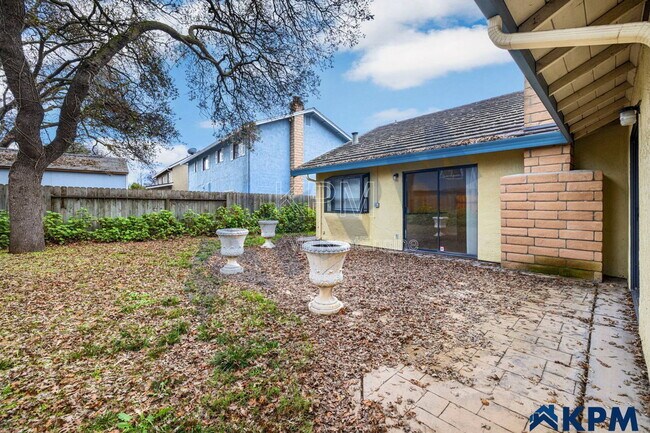Building Photo - 9146 Blue Fox Way
