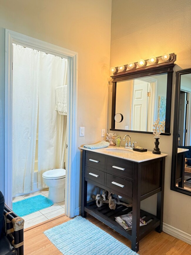 Building Photo - Beachside Condo – Steps to the Sand