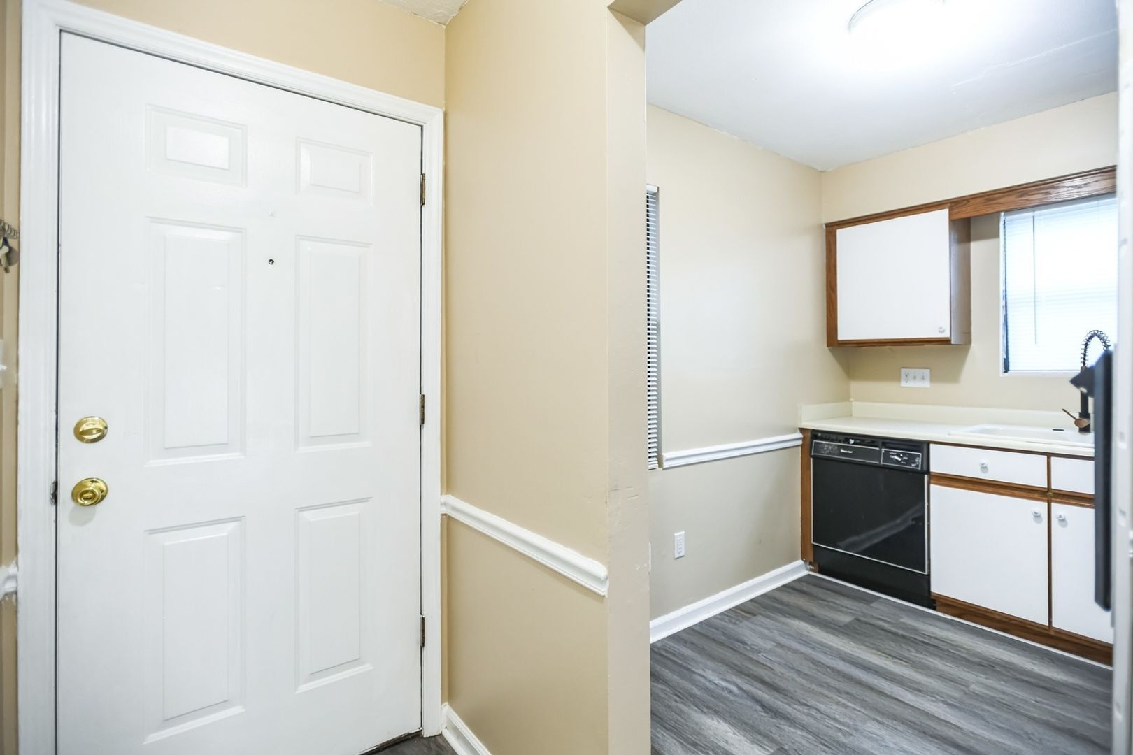 Building Photo - 301 Abbey Cir