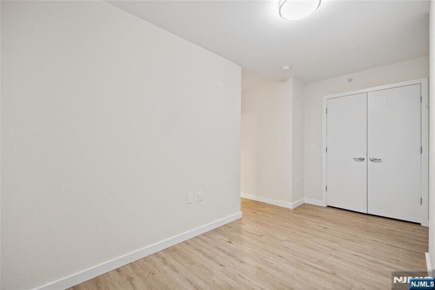 Building Photo - 69 Main St