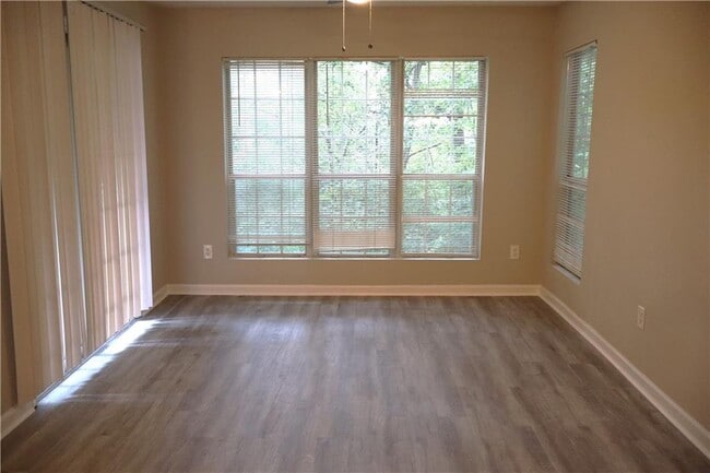 Building Photo - 308 Mill Pond Ct SE