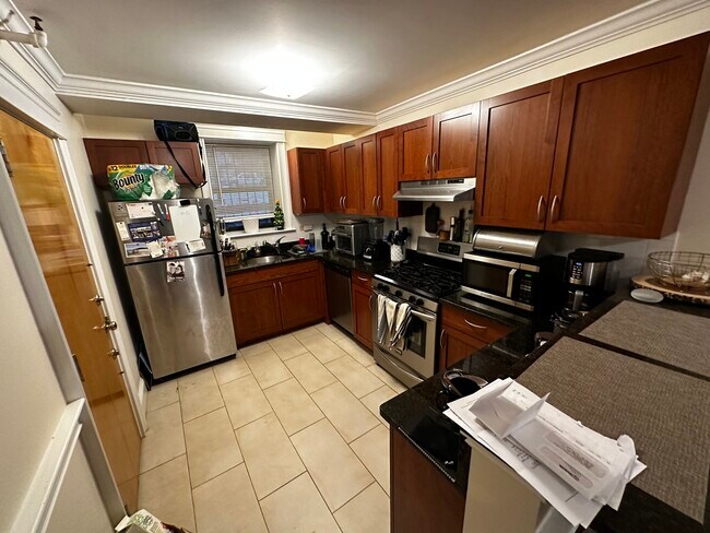 Building Photo - 29 Glenville Ave