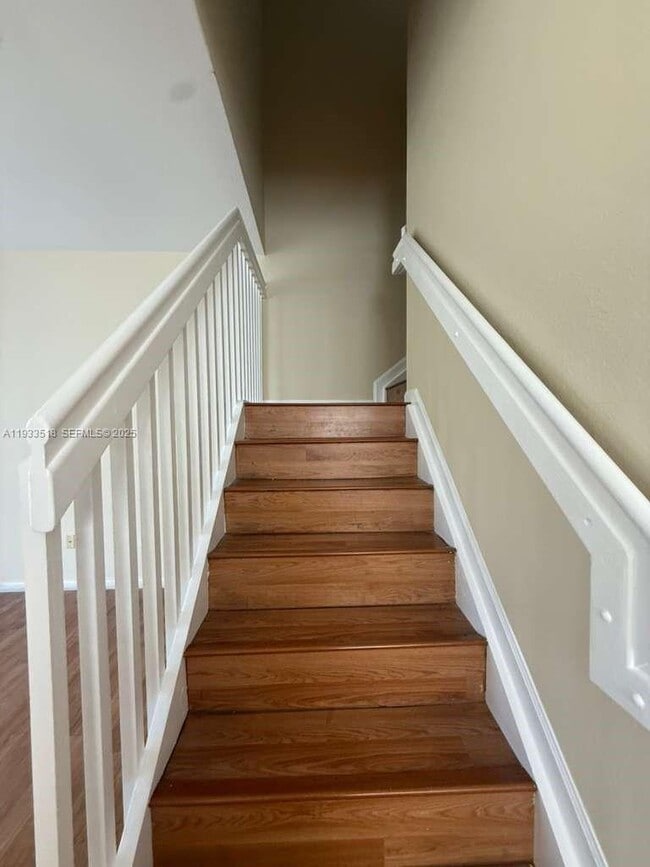 Building Photo - 448 NE 21st Ave