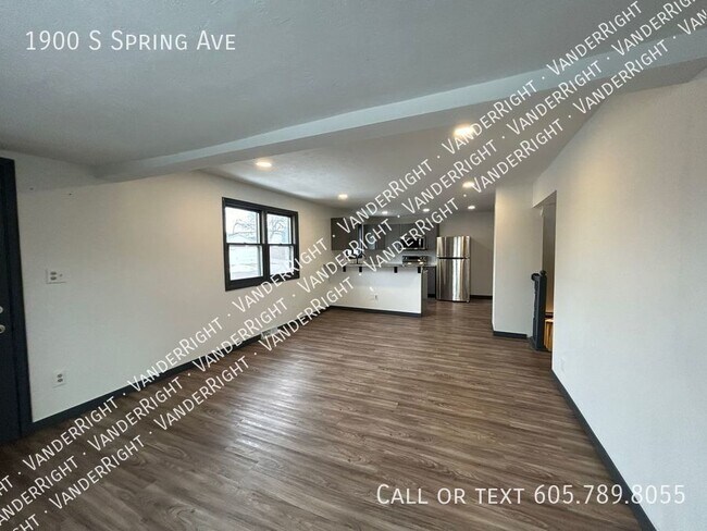 Building Photo - Spacious 4 Bedroom House With Huge Garage!