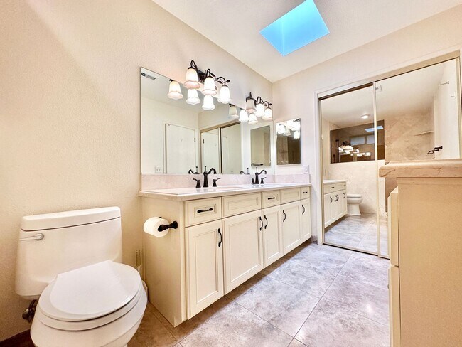 Building Photo - Beautiful Custom Home in Fallbrook, just m...