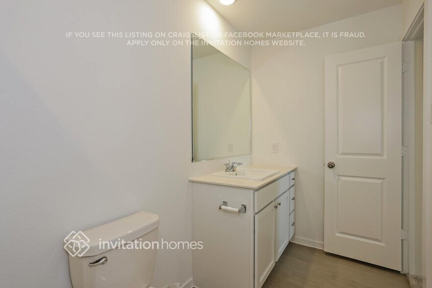 Building Photo - 905 Carrick Dr