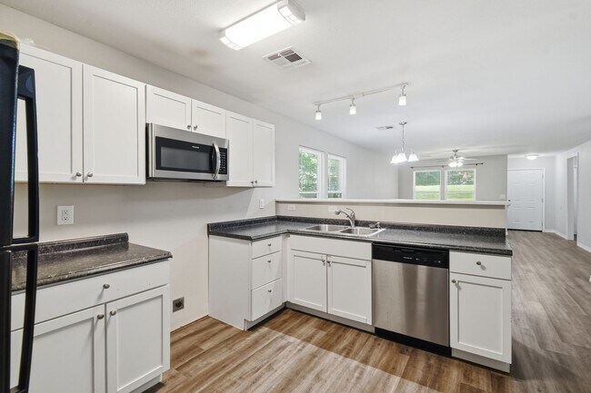 Building Photo - 808 N Franklin Ave