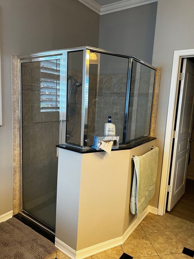 Building Photo - 6 Bedroom Single Family Home in Apollo Beach