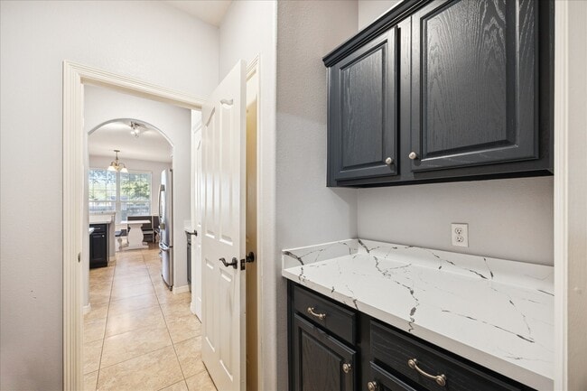 Building Photo - 6426 E Linpar Ct