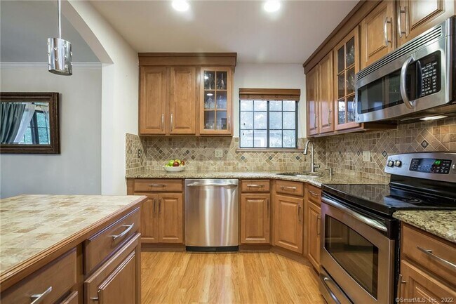 Building Photo - 197 Bridge St