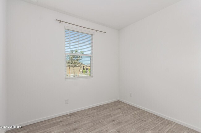 Building Photo - 3233 Juniper Cyn Dr