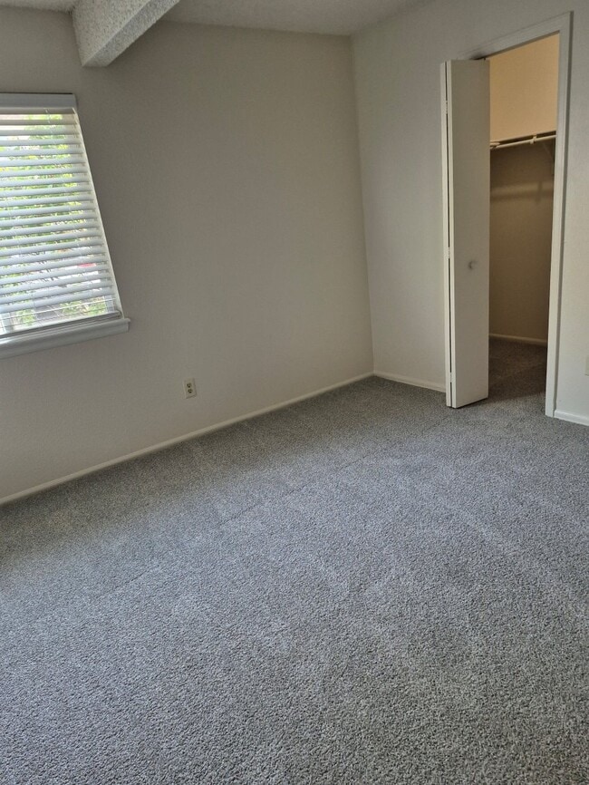 Building Photo - 2920-2922 Main St