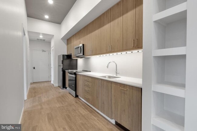 Building Photo - 525 N 41st St