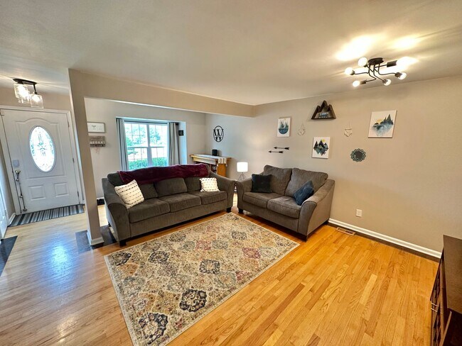 Building Photo - STAFFORD TOWNHOUSES - CLOSE TO QUANTICO