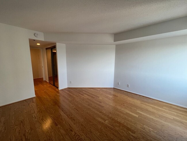Building Photo - Luxurious 2 Bed 2 Bath Penthouse In Alta V...