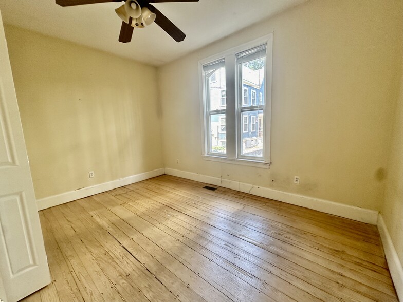 Building Photo - 731 Parker St