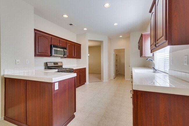Building Photo - Gorgeous 4 Bedroom Santa Fe Hills Home With a Pool!