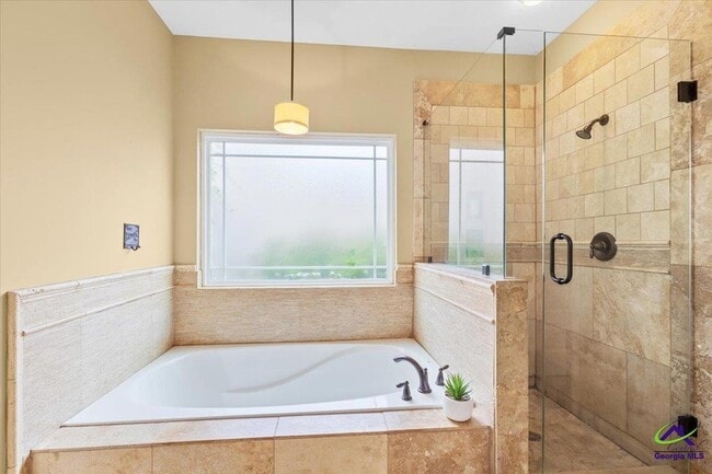 Building Photo - 300 Cheshire Dr