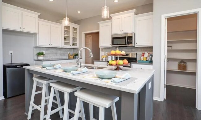 Building Photo - LOOK AT THIS GEM!  Schedule A Tour Today!!  Don't miss out on the Spring Special that was just ad...
