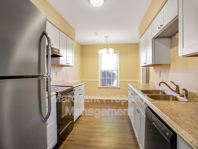 Building Photo - 106 E Bay Ct