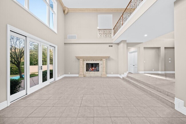 Building Photo - Elegant Dream Retreat in the hills of Stud...