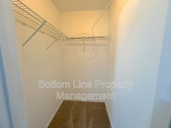 Building Photo - 1521 Van Ness Ln