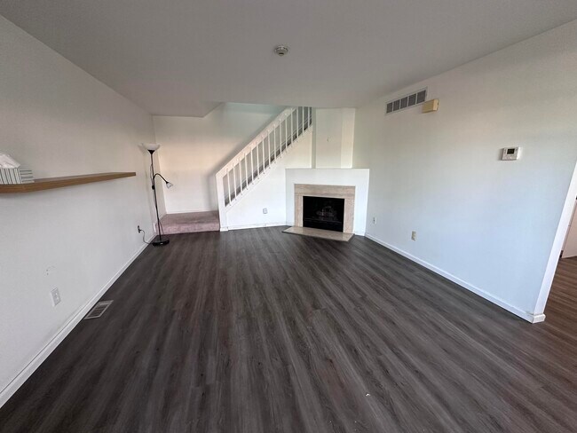 Building Photo - 1891 Vine Way Dr