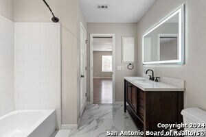 Building Photo - 10215 Villa Del Lago
