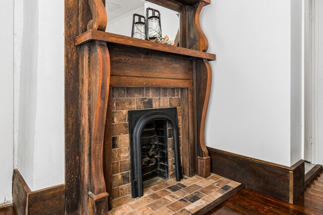 Building Photo - 120 S Cherokee St