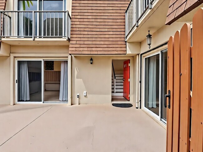 Building Photo - 530 SE 28th Ave