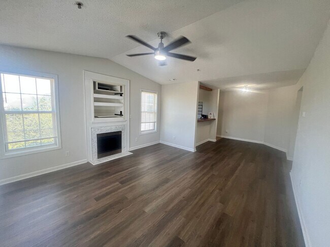 Building Photo - RENT SPECIAL! Freshly Painted! New Luxury ...