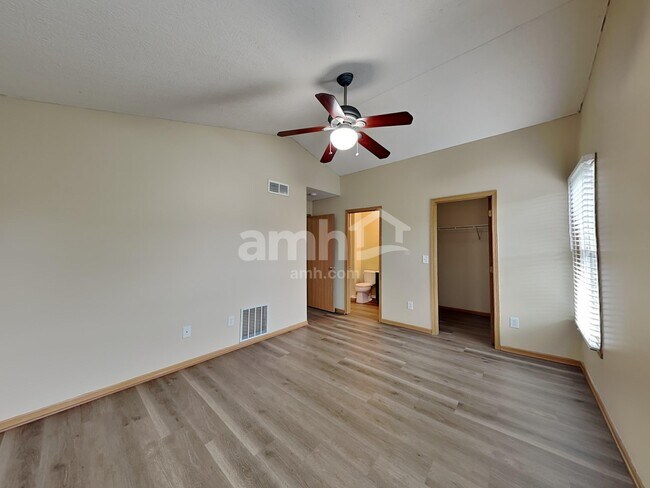 Building Photo - 2130 Winding Hollow Dr