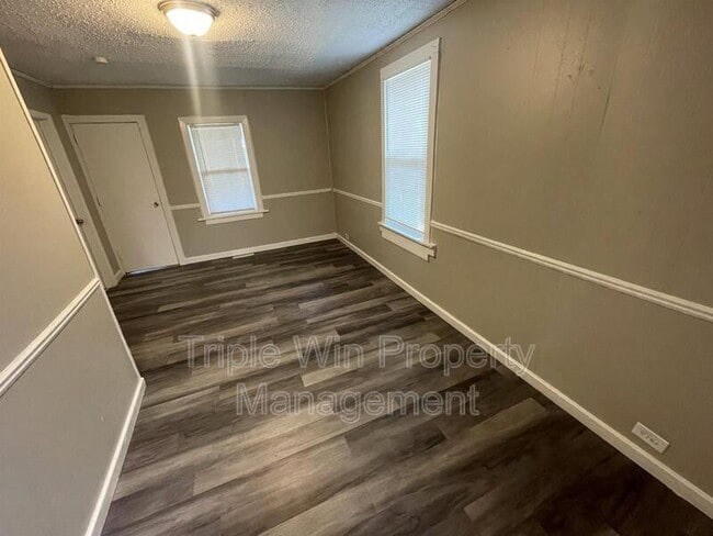 Building Photo - 9425 Burdella Ave