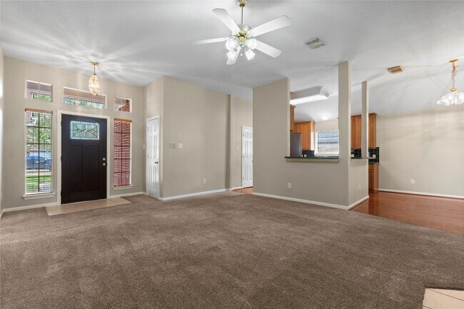 Building Photo - 805 Courtland View