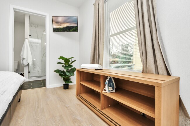 Building Photo - 2811 Winbern St