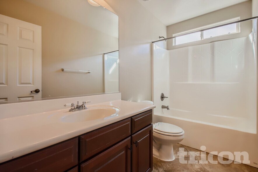 Building Photo - 41201 Bravo Dr