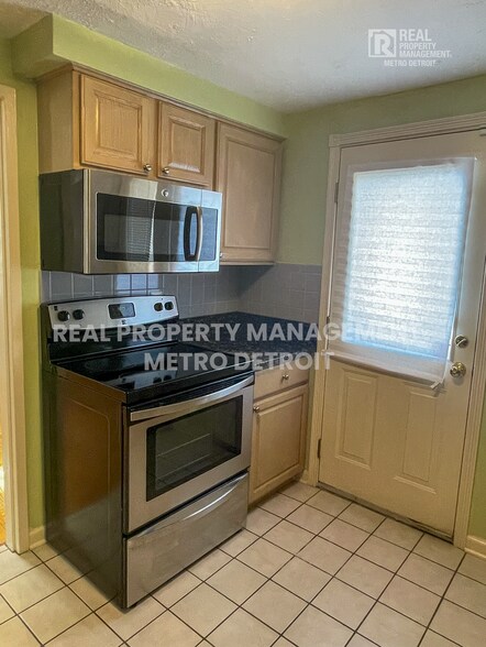 Building Photo - 655 N Eton St