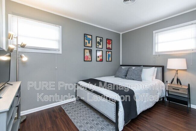 Building Photo - 317 Mockingbird Ln