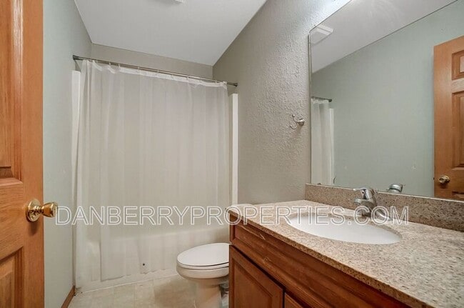 Building Photo - 1127 N Byrne Rd