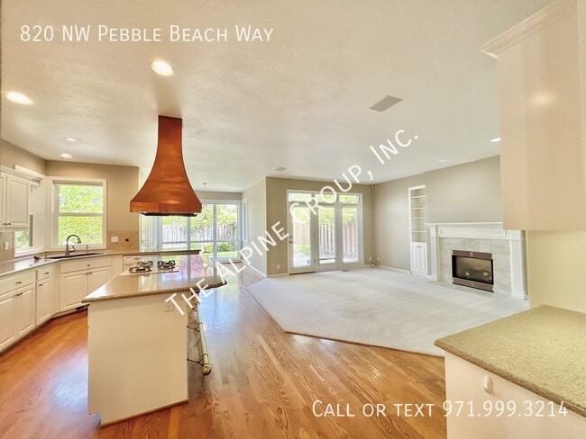 Building Photo - 820 NW Pebble Beach Way