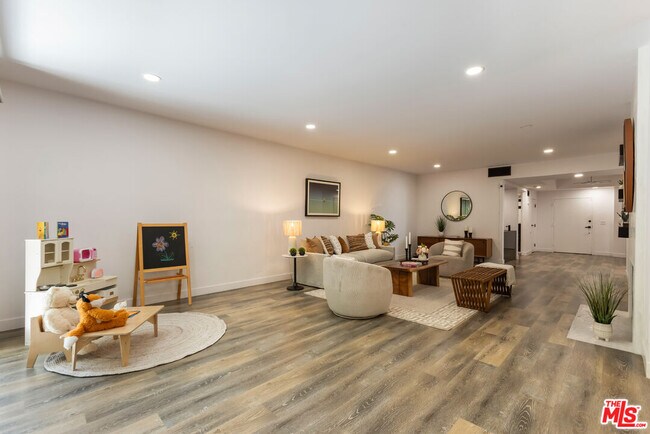 Building Photo - 1210 Kings Rd