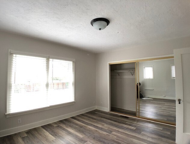 Building Photo - Hollywood District Home - 3 Bdrm 2 bths, 2290 sq. ft.