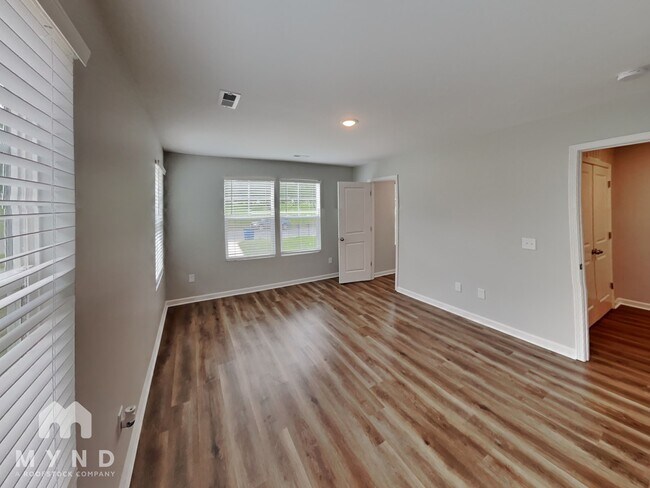 Building Photo - 482 Gray St