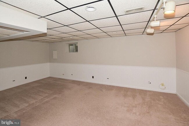 Building Photo - 8323 Stationhouse Ct