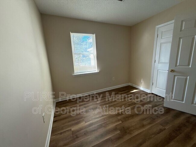 Building Photo - 134 N Ridge Dr