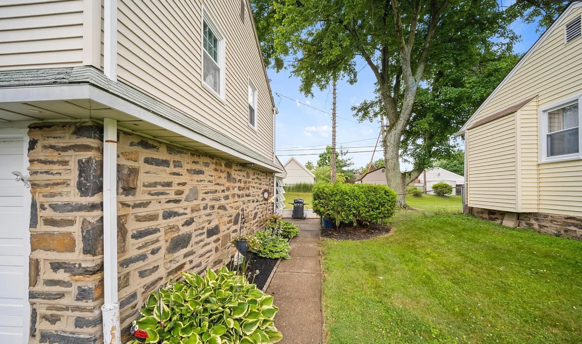 Building Photo - 11617 Depue Ave