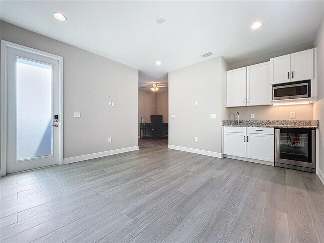 Building Photo - 5559 Trevesta Pl