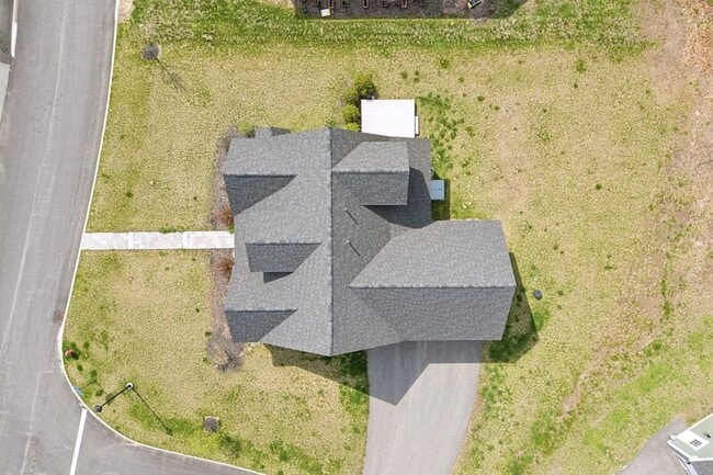 Building Photo - 2 Lodge Dr