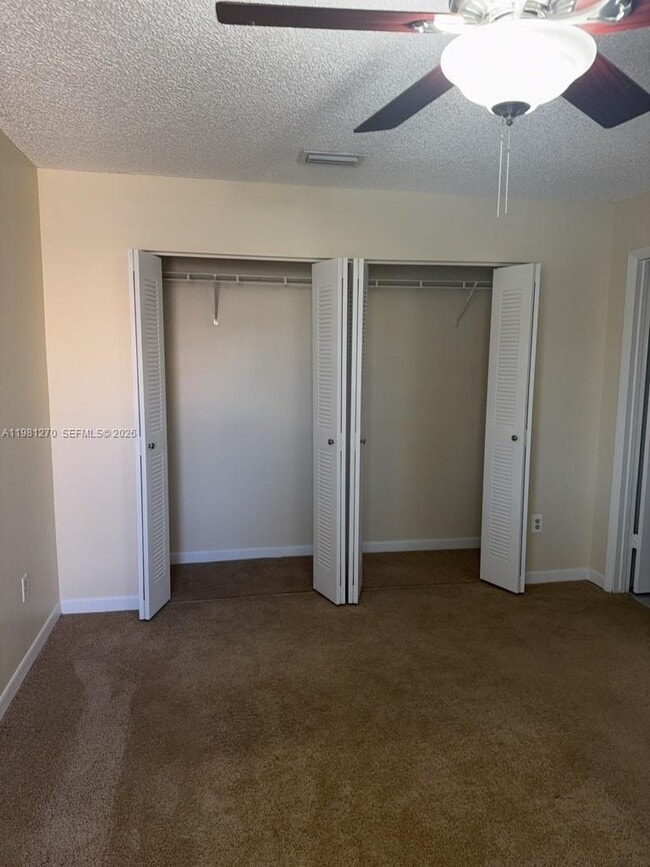 Building Photo - 1017 Washington Cir