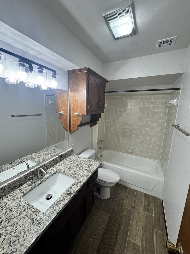 Building Photo - 13172 Eastridge Dr